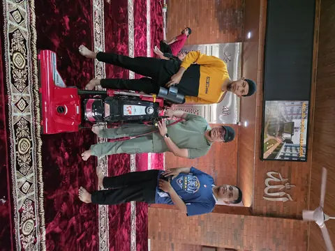 Hamra Makina HM61 di ruang shalat saat pendampingan penggunaan