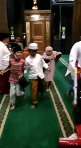 Pendampingan penggunaan Hamra Makina pada karpet masjid